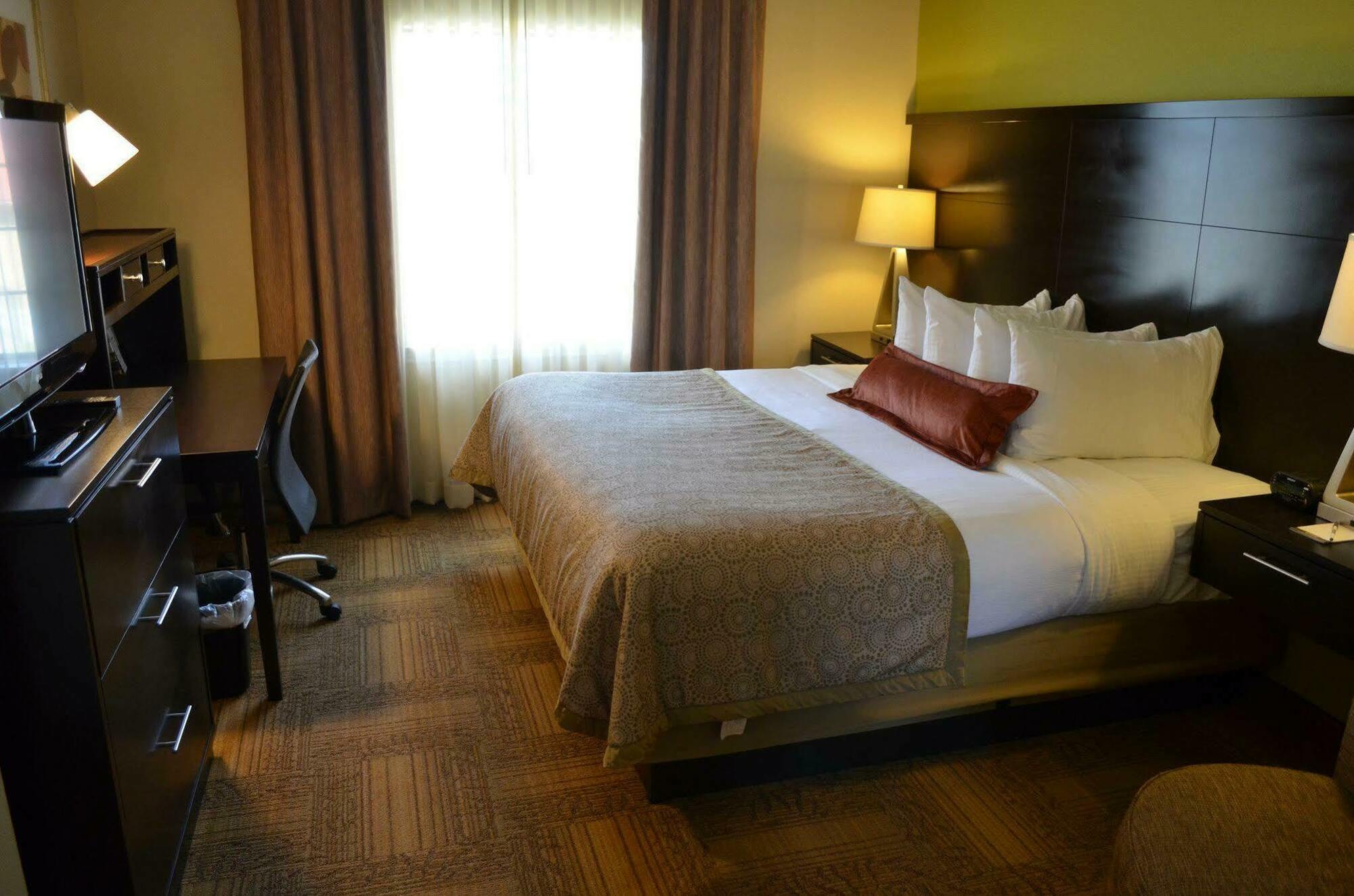 Staybridge By Ihg Hotel 3*